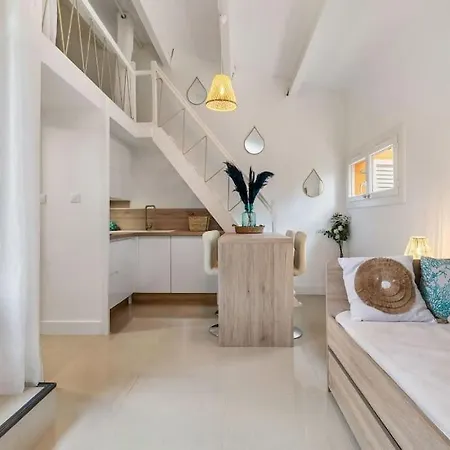 Okinawa Plaisant Villa Nakadomari Exterior photo